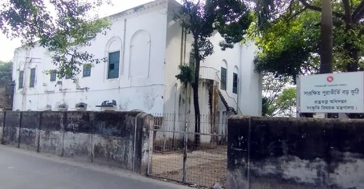 রাজশাহী বিশ্ববিদ্যালয়ের জন্ম ইতিহাসের সাক্ষী ‘বড়কুঠি’। ছবি: সংগৃহীত